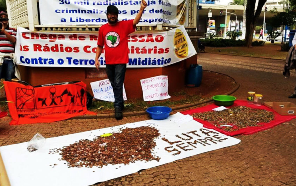 Defensor de rádios comunitárias responde processo por crimes contra a honra